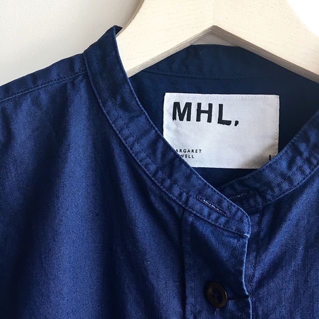 .MHL.denim canvas.糸の芯まで染めきらない特殊な生地染め独特なフェード感が雰囲気がある1枚.#MHL.#denimcanvas#dungaree#ダンガリー#shirt#faded #経年変化#hausmatsue #島根 #松江