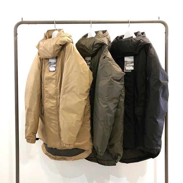 SHIGADOWN】.COLOR : Beige.Olive.Black.生地から生産、全てにおいて日本製。国内ダウン生産の権威こと滋賀ダウンが手掛けた「Monster  Parker “HULK”」。本体素材には透湿性、防水性、保温性を完備したAURORA-TEXを採用。あらゆる気候に対応するオールウェザー型になり  ...