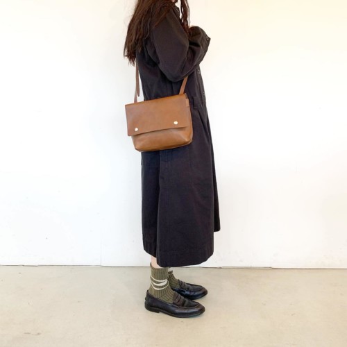 MHL TOUGH LEATHER ベジタブルタンニン鞣しの 定番の牛革シリーズに 長