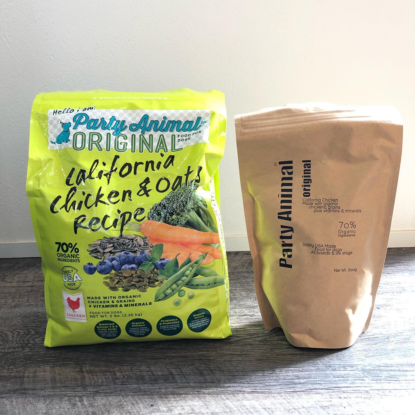 Party Animal 有機鶏肉を使用し アメリカの厳しいオーガニックの基準を満たしているドッグフードです 乳酸菌なのど総称である プロバイオティクス を配合 継続的に食べ続ける事で腸内環境が整い免疫力が上がります アレルギー反応の抑制やガンの予防にも繋がり