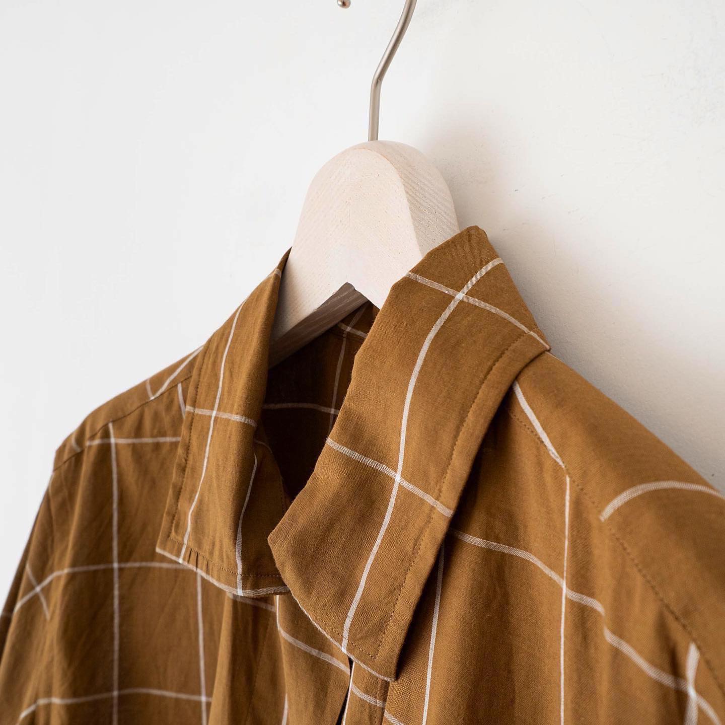 Margaret Howell Windowpane Check Cotton Linen 軽い質感のコットンリネン素材を使用したシャツ Haus
